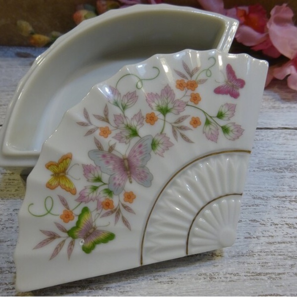 AVON Fan Trinket Box - Picture 1 of 2